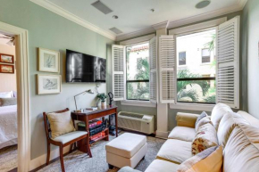 1 Block to Ocean Condo with Pool in Palm Beach